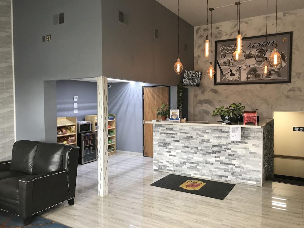 莱尼克萨-欧弗兰帕克区温德姆速8酒店 雷内克萨 外观 照片